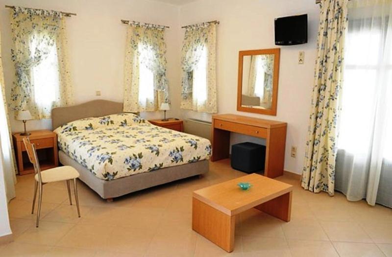 Augustis Suites Ormos  Room photo