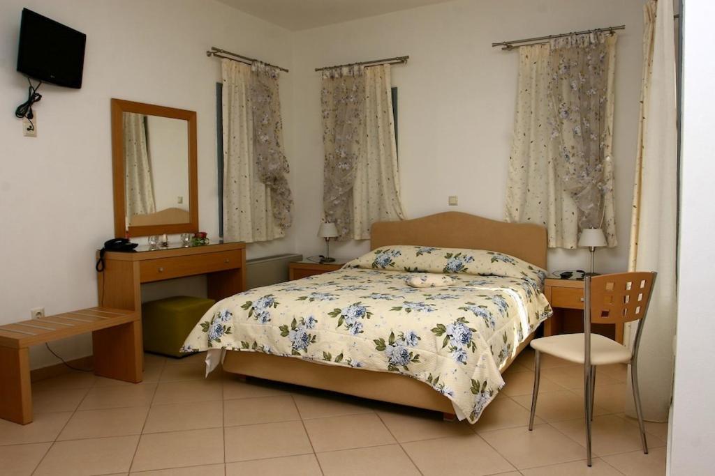 Augustis Suites Ormos  Room photo